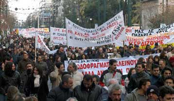 Κάτω από τα όρια της φτώχειας 2,2 εκατ. πολίτες, σύμφωνα με έκθεση της ΓΣΕΕ