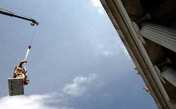 Τα τέσσερα αγάλματα επέστρεψαν στο στηθαίο του Εθνικού Αρχαιολογικού Μουσείου