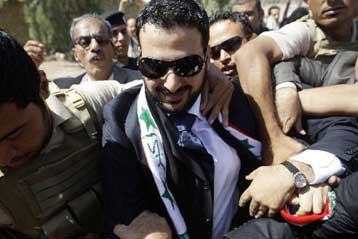 Βασανισμό καταγγέλλει ο Ιρακινός που πέταξε τα παπούτσια του στον Μπους