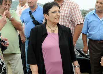 Iσοτιμία στα ντιμπέιτ και τήρηση της θεματικότητας ζητά η Αλ.Παπαρήγα