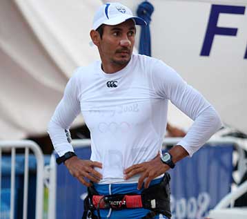 Πρώτος ο Κακλαμανάκης στην Αγγλία