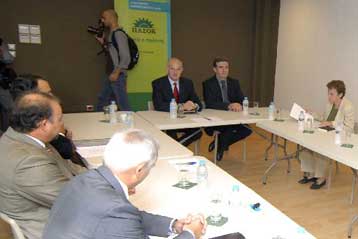 Η ελληνική οικονομία αναζητεί ταυτότητα, δήλωσε ο Γ.Παπανδρέου