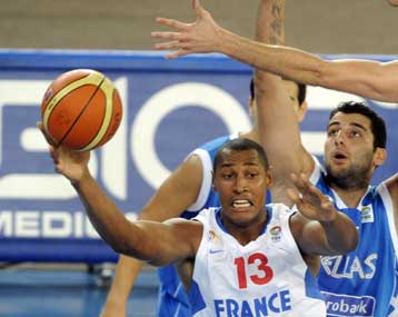 Ήττα στην εκπνοή από τη Γαλλία με 71-69, 3η στον όμιλο η Εθνική