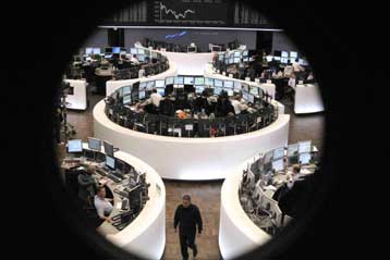 Στο πράσινο Γουόλ Στριτ και ευρωπαϊκά χρηματιστήρια την Τρίτη