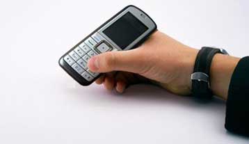 Σε ισχύ από την Τετάρτη ο φόρος στα καρτοκινητά τηλέφωνα