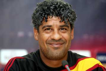 Ελπίζω ότι ο Χενκ κάνει… πλάκα, σχολιάζει ο Ράικαρντ για τη δήλωση Τεν Κάτε