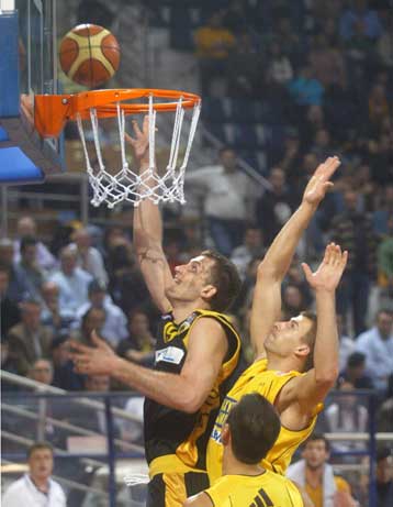 «Καμπάνα» από FIBA και απαγόρευση μεταγραφών στην ΚΑΕ ΑΕΚ για οφειλές στον Πάβιτς