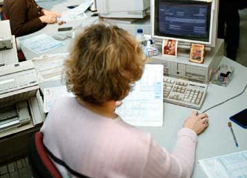 Ρυθμίσεις για τμηματική καταβολή του ΦΠΑ και την αναστολή πλειστηριασμών