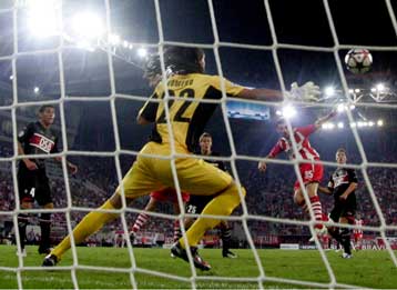 «Χρυσή» νίκη του Ολυμπιακού με 1-0 επί της Αλκμααρ και σκόρερ τον Τοροσίδη