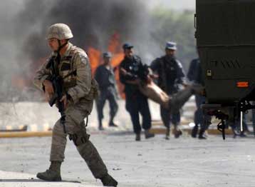 Νεκροί έξι Ιταλοί στρατιώτες σε επίθεση αυτοκτονίας στο κέντρο της Καμπούλ