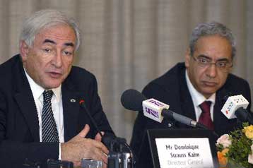 «Παράλογο» το καθεστώς των μπόνους στις τράπεζες, λέει ο Ντ.Στρος-Καν