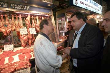 Επίθεση σε ΝΔ και ΠΑΣΟΚ για την κατάσταση στην αγορά εξαπέλυσε ο Γ.Καρατζαφέρης