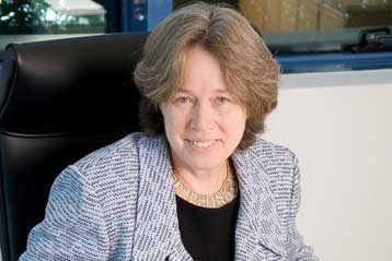 Αθηνά Λινού – «Η υγεία πρέπει να αποκτήσει ένα πιο ανθρώπινο πρόσωπο»