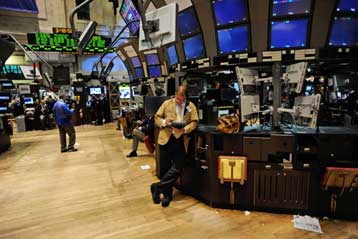 Πτώση στα χρηματιστήρια της Ευρώπης, άνοδος στη Γουόλ Στριτ την Παρασκευή