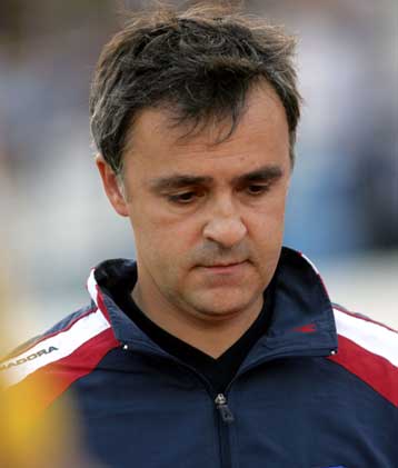 Δυσαρέσκεια οπαδών στη Νέα Σμύρνη, για έλλειψη τύχης μίλησε ο Φερέρα