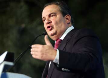 «Ανεύθυνη» η πολιτική του ΠΑΣΟΚ, δηλώνει ο Κ.Καραμανλής από τα Γιάννενα