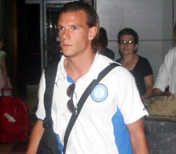 Επίθεση με πέτρες στο πούλμαν του Ηρακλή, στο νοσοκομείο ο Επστάιν