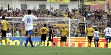 Η ΑΕΚ «πέταξε» δύο βαθμούς στα Γιάννενα απέναντι στους δέκα του ΠΑΣ