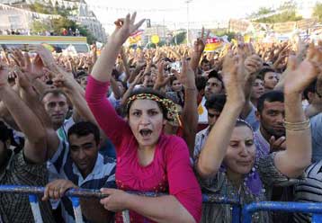 Παράσταση για πρώτη φορά στα κουρδικά σε κρατικό θέατρο της Τουρκίας