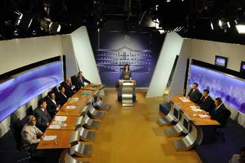 H τηλεοπτική αναμέτρηση των έξι πολιτικών αρχηγών λεπτό προς λεπτό