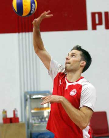 Από το αεροδρόμιο στην προπόνηση του Ολυμπιακό ο Τίσερ