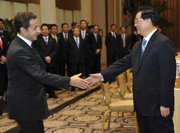 Βελτίωση των σινογαλλικών σχέσεων διαπίστωσαν Σαρκοζί και Χου