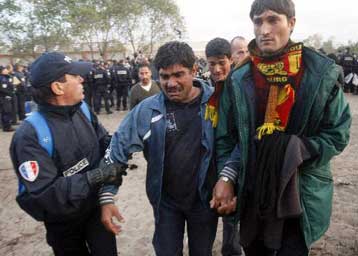 Στην εκκένωση της «ζούγκλας» του Καλαί προχώρησε η γαλλική αστυνομία