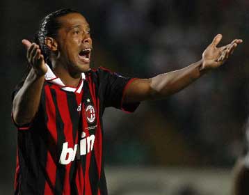 «Δεν σταματάει την μπάλα ο Ροναλντίνιο» ξεκαθάρισε ο αδελφός του