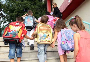 Στο δρόμο οι γονείς και οι μαθητές δύο δημοτικών σχολείων του Ασβεστοχωρίου