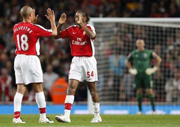 Πρόκριση για την Αρσεναλ με δώδεκα «πιτσιρίκια», πρόκριση για Κυργιάκο, Μπασινά