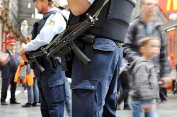 Αυξημένος συναγερμός στη Γερμανία μετά τα απειλητικά βίντεο της Αλ Κάιντα