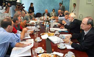 Ηλεκτρισμένο το κλίμα στη συνεδρίαση της Διευρυμένης Διακομματικής Επιτροπής Εκλογών