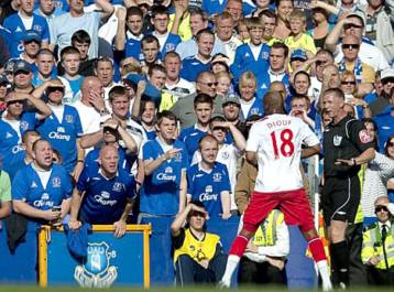 Ο Ντιούφ κατηγορεί για ρατσιστική συμπεριφορά τους οπαδούς της Εβερτον