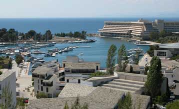 «Δεν υπάρχει απόφαση για πώληση του Πόρτο Καρράς, λέει η Τεχνική Ολυμπιακή