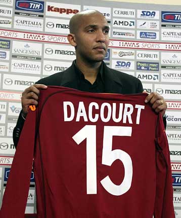 Τον Ολιβιέ Ντακούρ απέκτησε η Σταντάρ Λιέγης, αλλά δεν παίζει στο Champions League