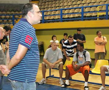 Πρώτη φιλική νίκη για το Περιστέρι, τραυματίας ο Μάντζαρης