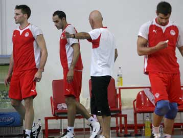 Νίκη του Ολυμπιακού επί της ΑΕΚ και στο βόλεϊ, αλλά…. φιλική