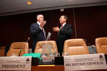 Αλλαγές στον τρόπο διακυβέρνησης του πλανήτη και της οικονομίας ζητά ο Γ.Παπανδρέου