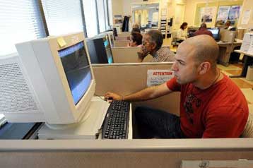 Απρόσμενη μείωση των αιτήσεων επιδομάτων ανεργίας στις ΗΠΑ