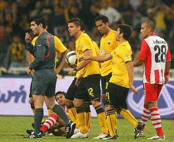 Και με ανακοίνωση η αντίδραση της ΑΕΚ στη διαιτησία του Δαλούκα