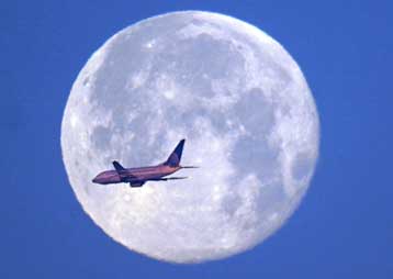 Ίχνη νερού κρυβόταν στις ερήμους της Σελήνης