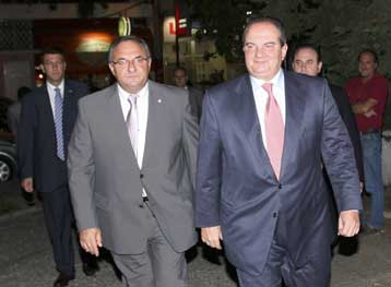 Σε ερωτήσεις πολιτών απάντησε στο Αιγάλεω ο Κώστας Καραμανλής