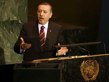 Επιδιαιτησία για το Κυπριακό ζητά ο Ερντογάν από την έδρα του ΟΗΕ