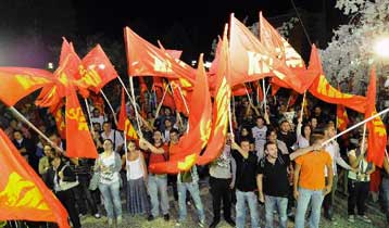 Η αυτοδυναμία είναι πονοκέφαλος των δύο μεγάλων, όχι του λαού, λέει η Αλ.Παπαρήγα