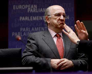 Κορυφώνεται η κόντρα ΝΔ-ΠΑΣΟΚ με το έλλειμμα να «φλερτάρει» με το 8%