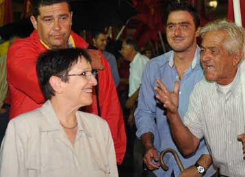 Βολές Παπαρήγα κατά ΝΔ, ΠΑΣΟΚ και ΣΥΡΙΖΑ για τα προγράμματα stage