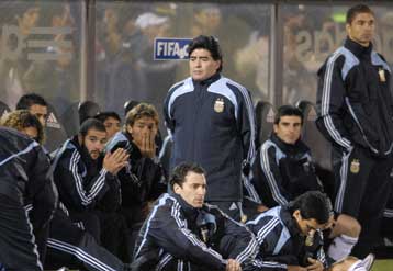 Την αποπομπή του Μαραντόνα επιθυμούν οι Αργεντίνοι