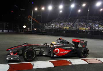 Ο Χάμιλτον πήρε την  pole position και στην Σιγκαπούρη