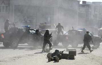 Δεκάδες νεκροί σε συγκρούσεις κυβερνητικών – ανταρτών στο Αφγανιστάν