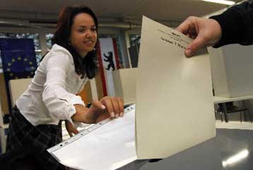 Για νέα κυβέρνηση ψηφίζουν την Κυριακή οι Γερμανοί